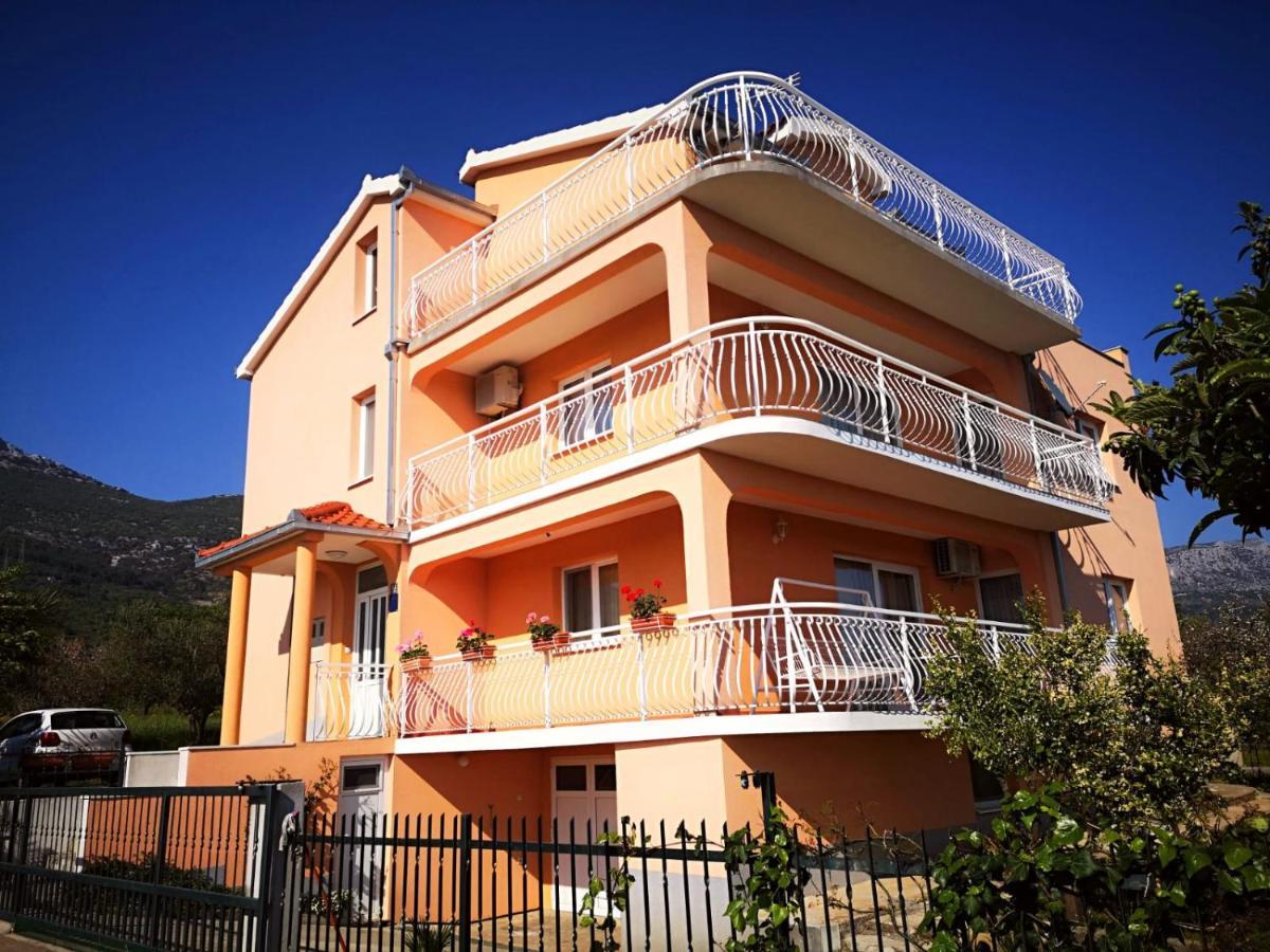 Apartmani Mateja Каштела Екстер'єр фото