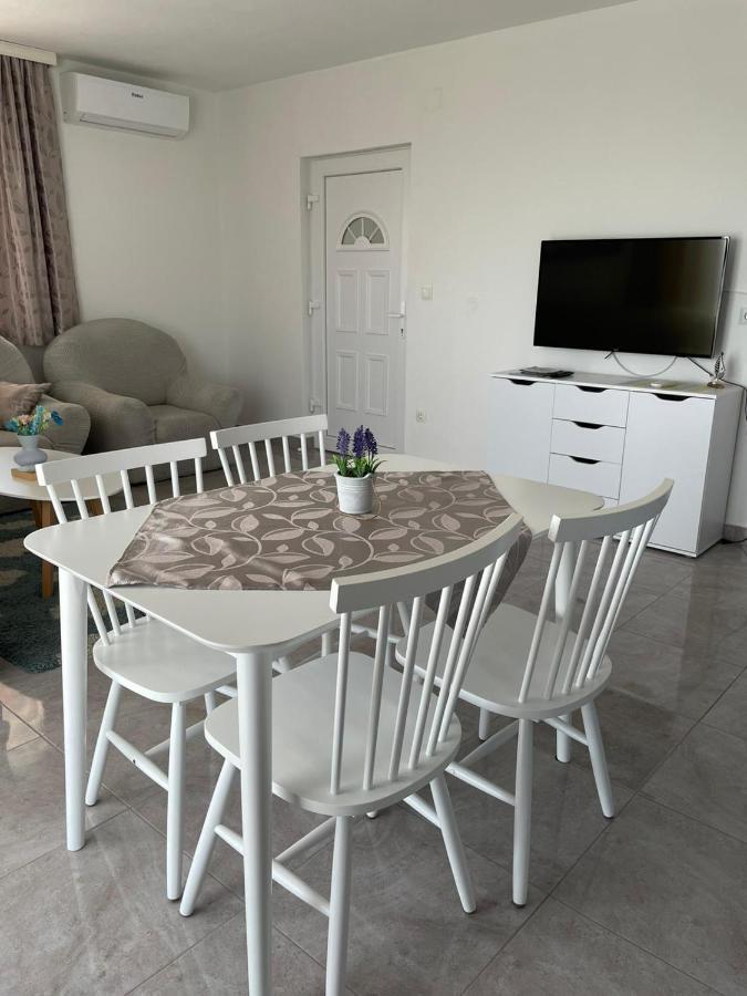 Apartmani Mateja Каштела Екстер'єр фото