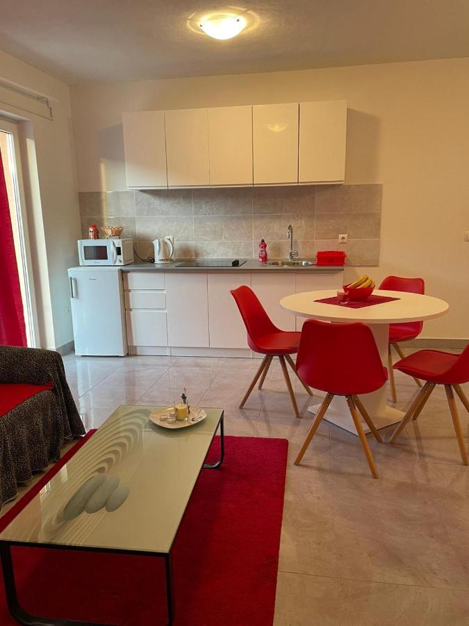 Apartmani Mateja Каштела Екстер'єр фото