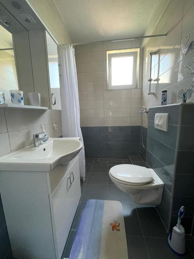 Apartmani Mateja Каштела Екстер'єр фото